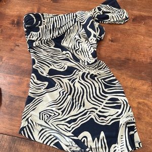 Print one shoulder top